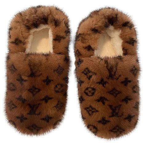 louis vuitton slippers vrouwen|Louis Vuitton slippers furry.